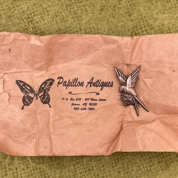 Vintage Bird Carrying Love Note Brooch; Mexico Silver Love Bird Pin - Picture 4 of 6